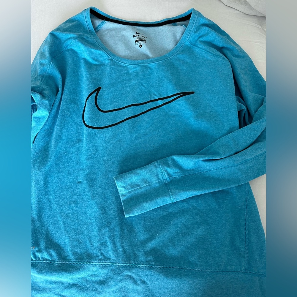 Women’s Nike sweatshirt